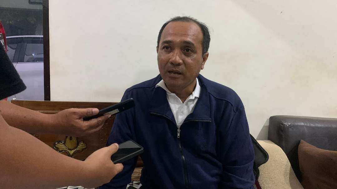 Mantan Direktur Pascasarjana Universitas PGRI Argopuro (UNIPAR) Jember, Endra Priawasana yang mendapat SP3 dari Rektor UNIPAR Jember (Foto: Rusdi/Ngopibareng.id)