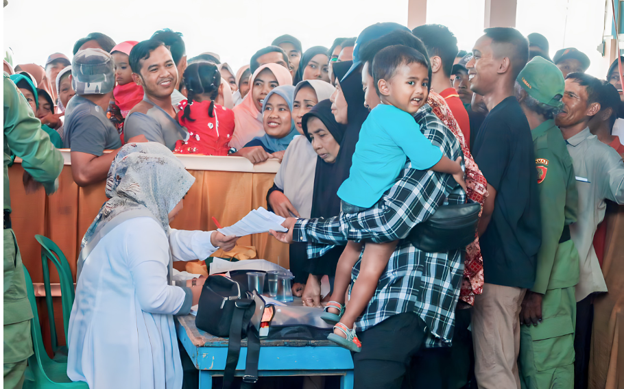 Penjabat (Pj.) Bupati Lumajang, Indah Wahyuni (Yuyun) turut memantau Pemilihan Kepala Desa (Pilkades) Serentak, Rabu 27 September 2023 hari ini. (Foto: Komifo Lumajang)