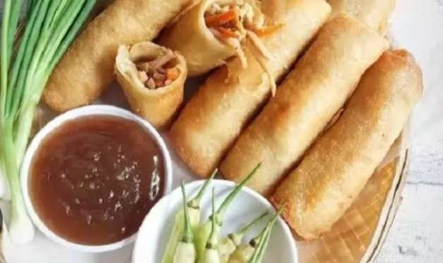 Lumpia Semarang, gurihnya tercipta dari perpaduan cita rasa kuliner China dan Jawa. (Foto: Asmanu Sudharso/Ngopibareng.id)