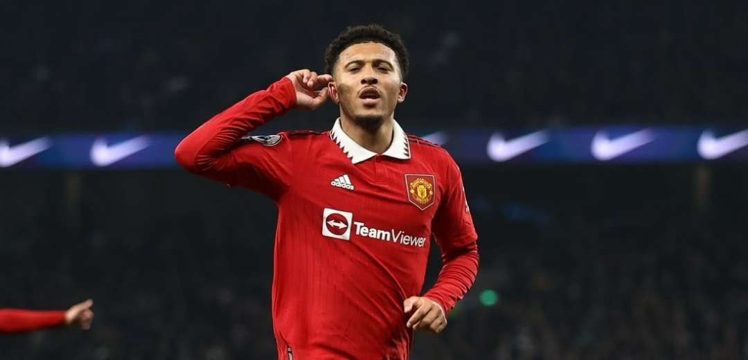 Jadon Sancho 'dikotak' setelah menentang pernyataan Erik ten Hag usai MU kalah dari Arsenal beberapa waktu lalu. (Foto: Twitter/@Sanchooo10)