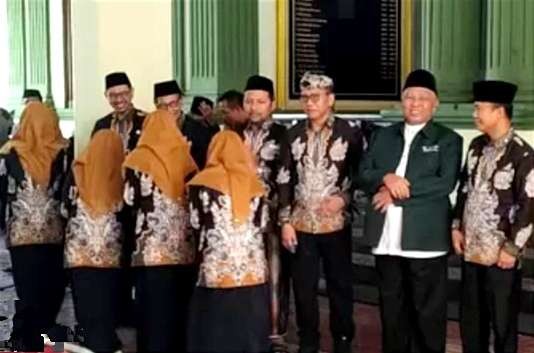 Pj Bupati Bondowoso, Bambang Soekwanto melepas 38 kafilah ke MTQ XXX Jatim 2023 Pasuruan di Pendapa Raden Bagus Assra Bondowoso, Sabtu 30 September 2023. (Foto: Guido Saphan/Ngopibareng.id)