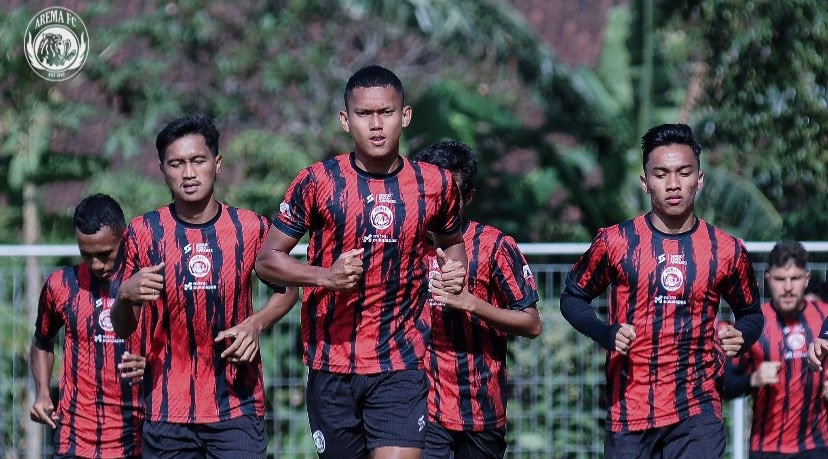 Skuat Arema FC saat menjalani sesi latihan (Foto: Twitter/@Aremafcofficial)