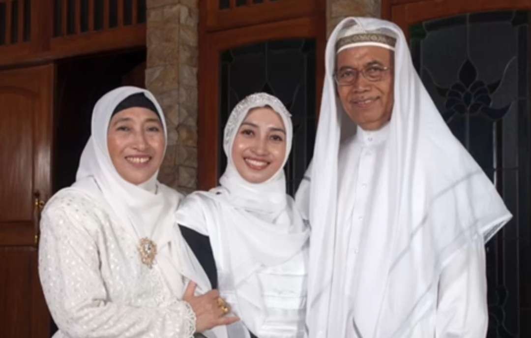 Cinta dalam satu keluarga Muslim, terikat ketakwaan pada Allah Ta'ala. (Foto:adi/ngopibareng.id)