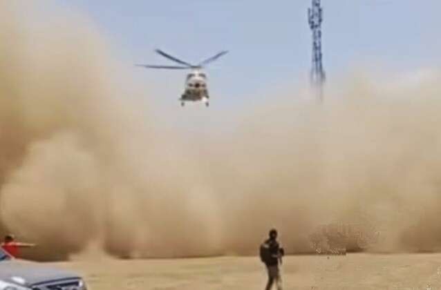 Helikopter membawa Kapolda Jatim Irjen Pol Toni Hermanto dikepung tanah berdebu, sehingga gagal landing di lapangan Koncer Bondowoso.(Foto: Tangkapan Layar)