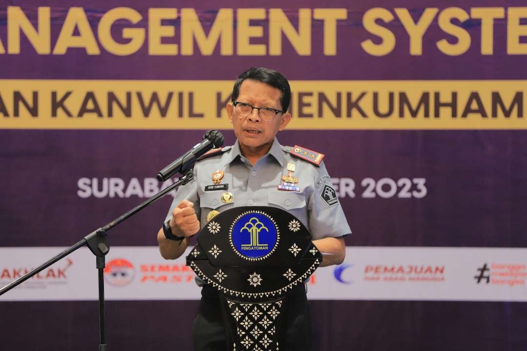 Kakanwil Kemenkumham Jatim, Heni Yuwono Kanwil Kemenkumhan Jatim, sosialisasi penggunaan kartu kredit pemerintah dan cash management system untuk meminimalisir penggunaan uang tunai, Selasa 3 Oktober 2023. (Foto: Humas Kanwil Kemenkumham Jawa Timur)