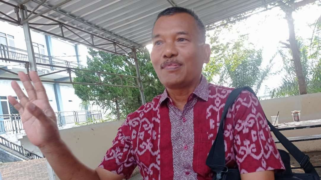 Darsan, anggota penguji 2 menolak mahasiswa lulus prematur (Foto: Rusdi/Ngopibareng.id)