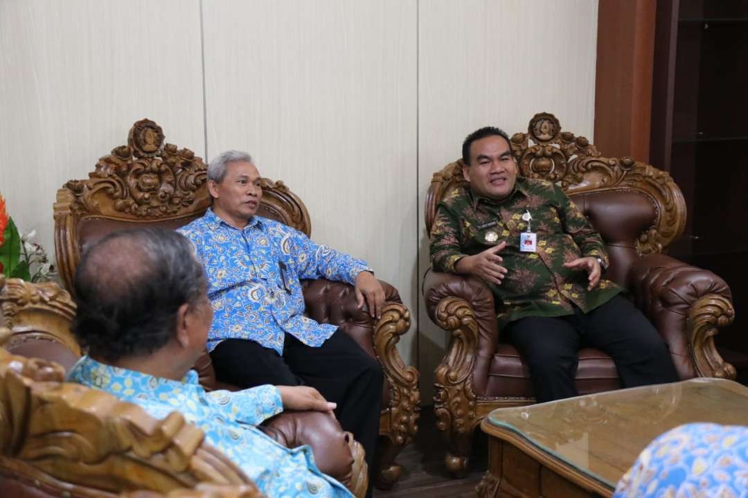 Bupati Blora bersama Dekan Fakultas Pertanian UNS, Prof. Dr. Samanhudi, S.P., M.Si beserta jajaran. (Foto: humas Pemkab Blora)