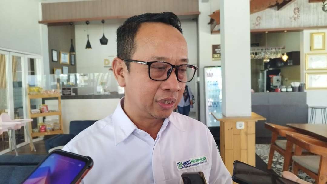 Kepala Cabang BPJS Kesehatan Banyuwangi, Titus Sri Hardianto akan sanksi faskes yang melakukan diskriminasi pelayanan pasien. (Foto: Muh Hujaini/Ngopibareng.id)