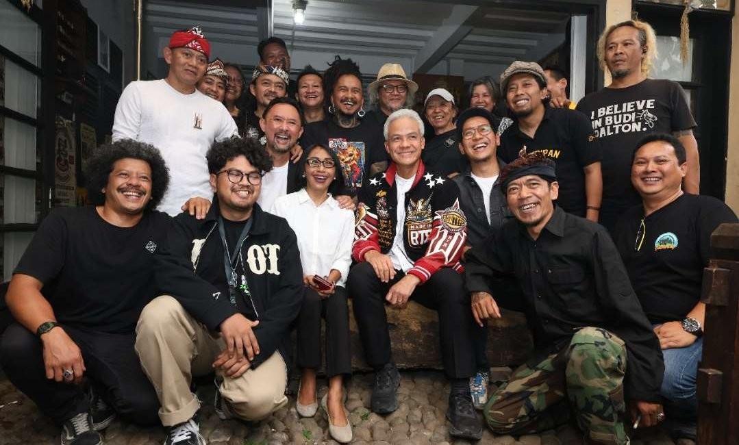 Pelaku seni Bandung nongkrong bareng Ganjar Pranowo bahas soal seni budaya Indonesia. (Foto: Tim Kampanye Ganjar Pranowo)