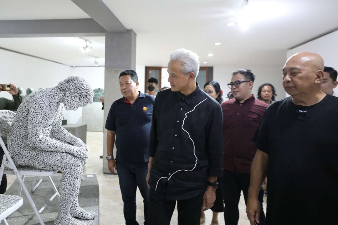 Capres 2024 Ganjar Pranowo saat kunjungi NU Art Studio I Nyoman Nuarta. (Foto: Tim Media Ganjar Pranowo)