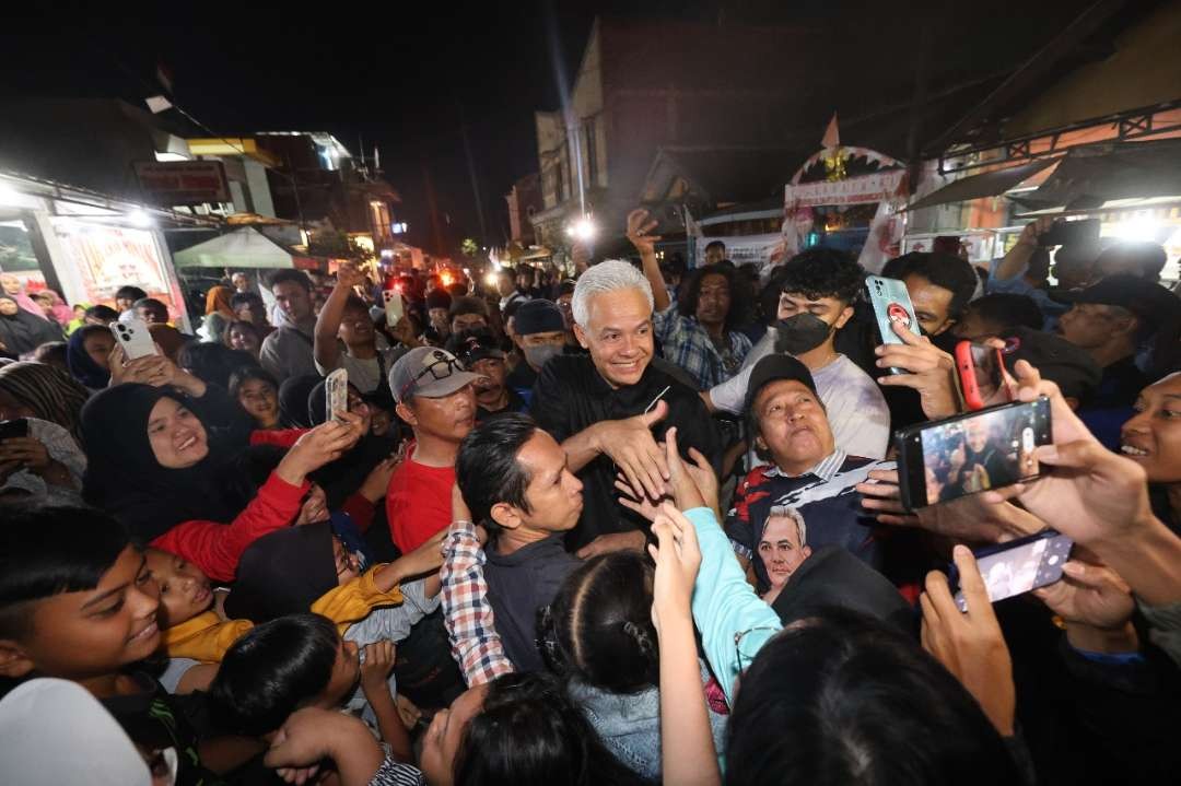 Capres 2024 Ganjar Pranowo mendapat sambutan luar biasa dari perkampungan buruh di Desa Gadobangkong Kec Ngamprah, Bandung Barat. (Foto: Tim Kampanye Ganjar Pranowo)