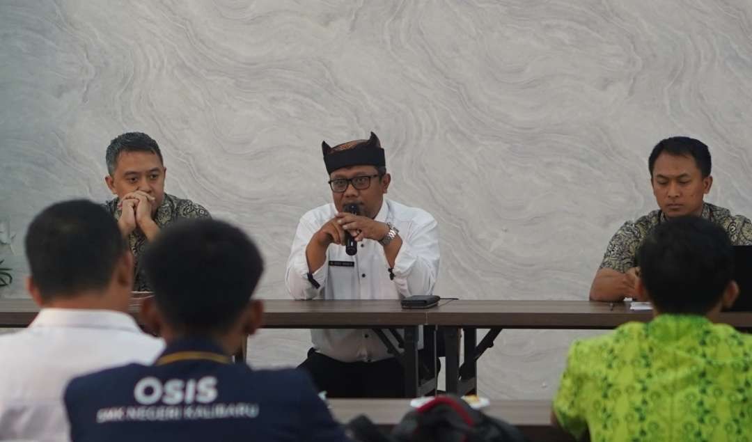 Pelaksanaan skrining riwayat kesehatan pada pelajar dan guru SMA di Banyuwangi. (foto: istimewa)