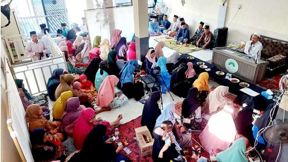 KH Ma'ruf Khozin dan perayaan Maulid Nabi di Bangkalan, Madura. (Foto: dok/ngopibareng.id)