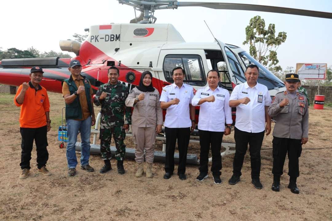 Tim gabungan dari Badan Penanggulangan Bencana Daerah (BPBD) Jatim, BPBD Ngawi dan BPBD Magetan, Bakorwil Madiun dan Perwakilan BPBD Jawa Tengah, terus melakukan penanggulangan karhutla. (Foto: dok. ngawikab)