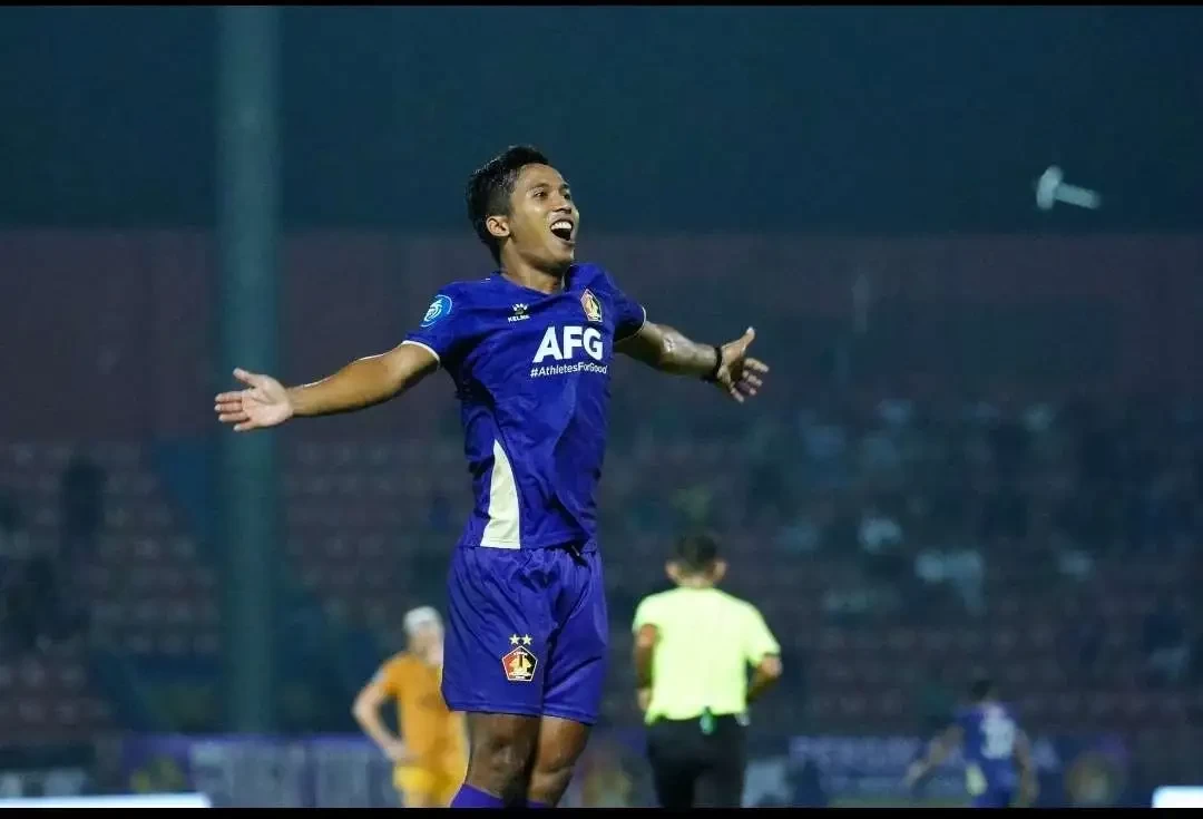 Persik Kediri melawan Persita turunkan Khanafi di menit awal Liga 1. (Foto: Istimewa)