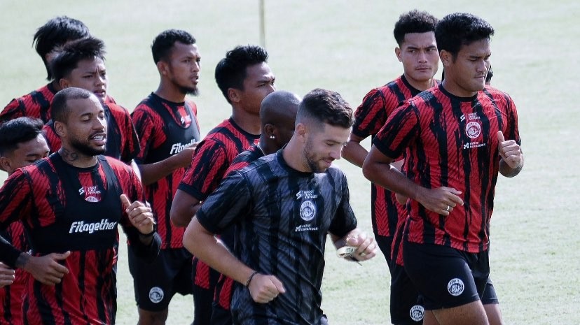 Skuat Arema FC saat menjalani sesi latihan beberapa pekan lalu (Foto: Twitter/@Aremafcofficial)