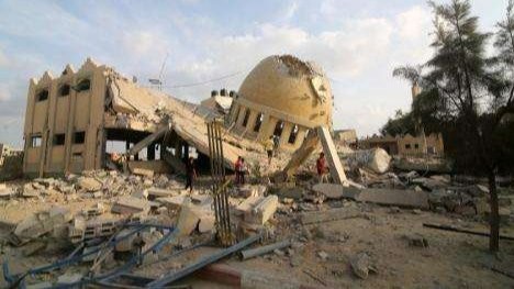 Masjid Al Amin Muhammad Gaza bangunannya ambruk diserang pesawat tempur Israel. (Foto: X)