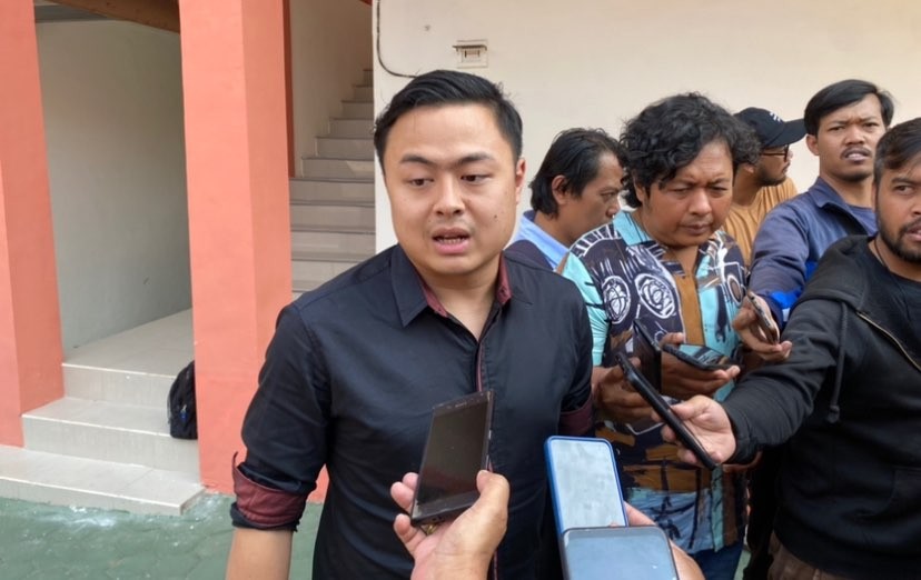 Salah Satu Korban Investasi Robot Trading Auto Trade Gold milik Crazy Rich Surabaya usai memberikan kesaksian di persidangan PN Malang (Foto: Lalu Theo/Ngopibareng.id)