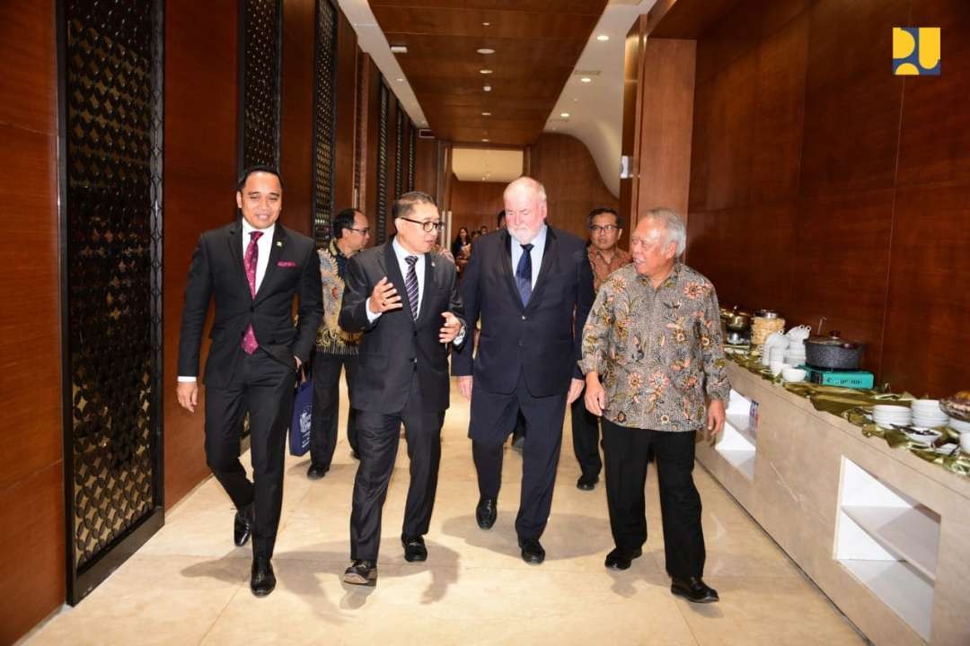 Menteri Pekerjaan Umum dan Perumahan Rakyat (PUPR) Basuki Hadimuljono bersama Ketua Badan Kerja Sama Antar Parlemen (BKSAP) DPR RI Fadli Zon, Wakil Ketua BKSAP DPR RI Putu Supadma Rudana dan dan Presiden World Water Council (WWC) Loic Fauchon. (Foto: KemenPUPR)