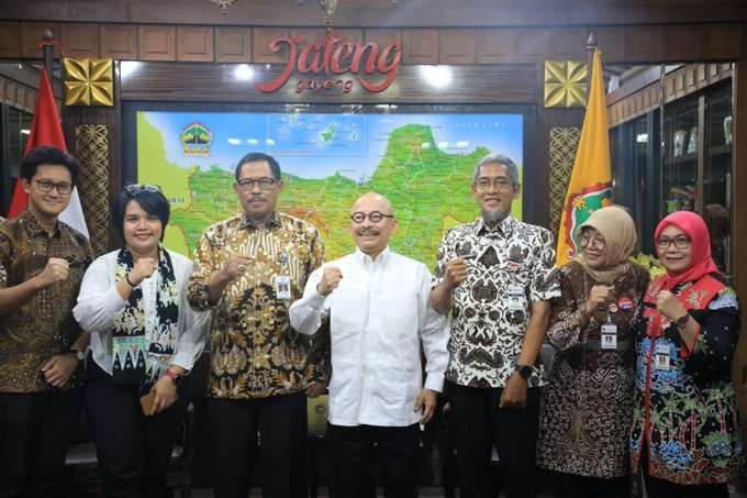 Pj Gubernur Jawa Tengah, Komjen Pol (P) Nana Sudjana menemui perwakilan Indonesia Ocean Justice Initiative (IOJI) di Kantor Gubernur Jateng, Rabu 11 Oktober 2023. Komitmen Pemprov Jateng sejahterakan nelayan. (Foto: Kominfo Jateng)