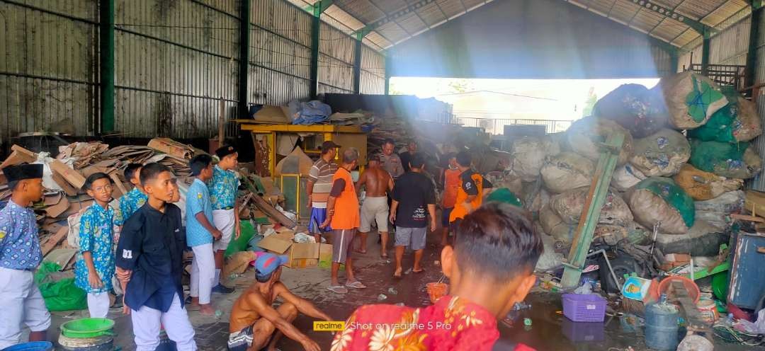 Kondisi sebagian lokasi Ponpes Matholiul Anwar Desa Sungelebak Lamongan setelah terbakar (Foto : Istimewa)