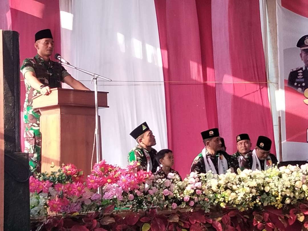 Komandan Kodim 0812 Lamongan Letkol Arm. I Ketut Wira Purbawan, bersama tokoh agama di Gedung Paciran Islamic Center  Kecamatan Paciran, Kabupaten Lamongan (Foto : Istimewa)