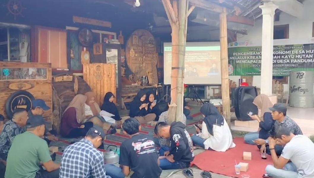 Sejumlah pelaku UMKM Argopuro Kreatif saat mengikuti pelatihan pasar digital (Foto: Istimewa)