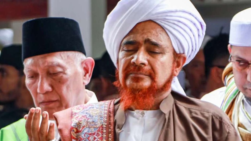 Habib Umar bin Hafidz dan Kiai Abdul Hakim Mahfudz alias Gus Kikin dari Pesantren Tebuireng Jombang. (Foto: dok/ngopibareng.id)