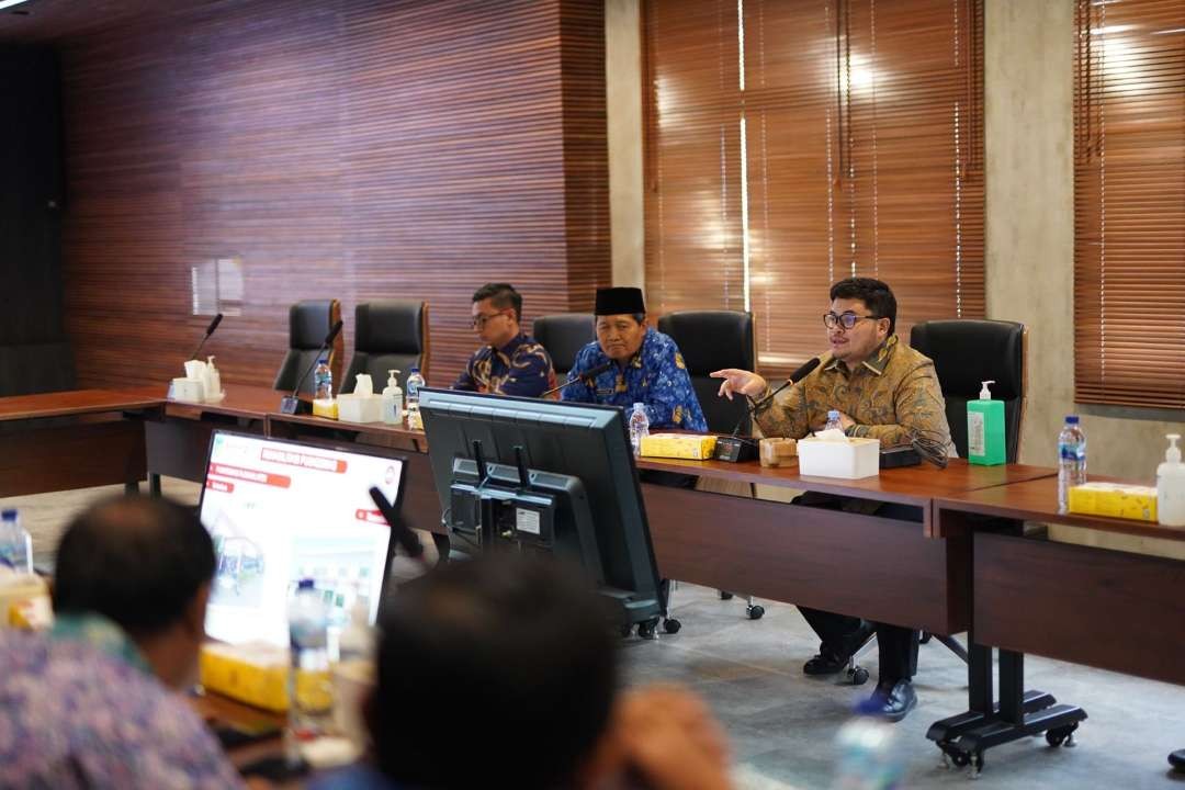 Bupati Kediri Hanindhito Himawan Pramana meminta Dinas Kesehatan Kabupaten Kediri untuk mengawasi kinerja Puskesmas yang ada di wilayahnya. (Foto: Istimewa)