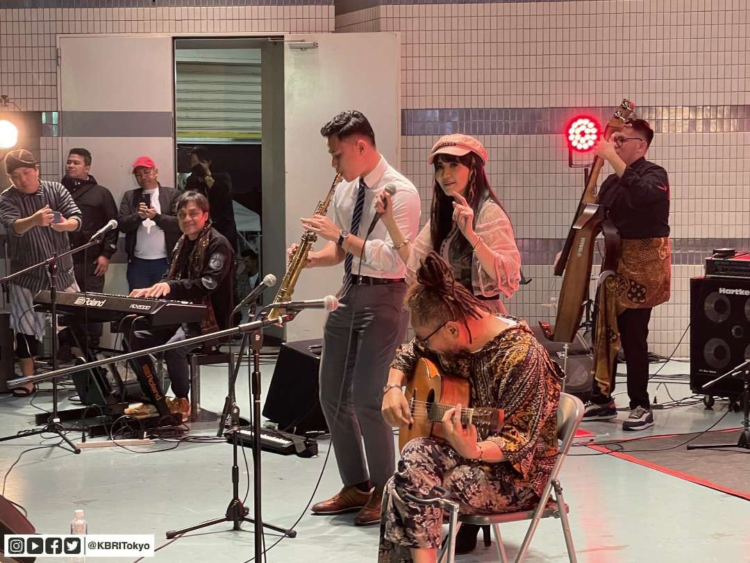 Penampilan puncak IJFF 2023 menghadirkan musisi Dwiki Dharmawan Quintet bersama Ita Purnamasari, Ivan Nestorman dan Ade Rudiana di Yoyogi Park, Tokyo pada Minggu pagi, 15 Oktober 2023. (Foto: istimewa)