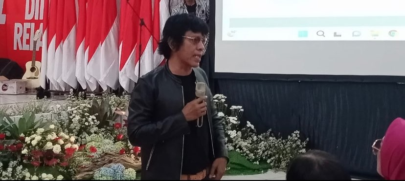 Wakil Ketua TKRPP PDIP, Adian Napitupulu saat menyampaikan sambutan kepada relawan Ganjar Pranowo di Kota Malang (Foto: Lalu Theo/Ngopibareng.id)