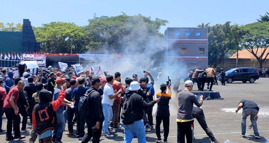 Simulasi pengamanan jelang Pemilu 2024 di Makodam V Brawijaya, Surabaya, Selasa 17 Oktober 2023. (Foto: Fariz Yarbo/Ngopibareng.id)