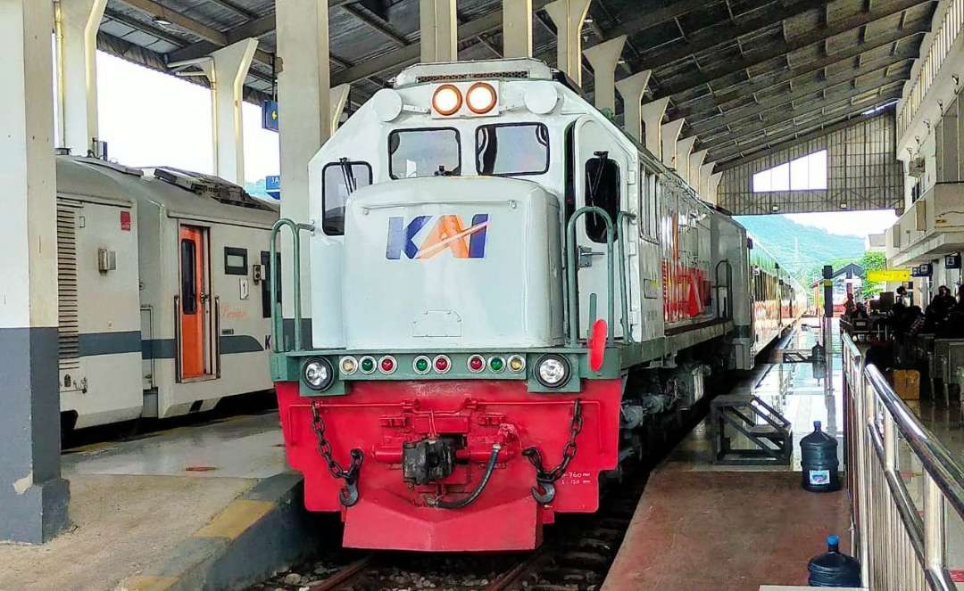 Aktivitas dijalur di salah satu stasiun kereta api (foto : istimewa)