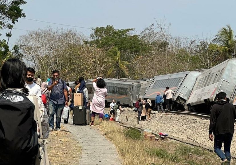 KA Argo Semeru anjlok di Wates, Selasa 17 Oktober 2023 siang. (Foto: Railfans Daop 6 Yogyakarta)