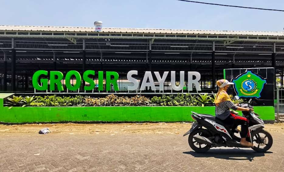 Tampak depan Grosir Pasar Sayur Porong, Sidoarjo (Foto : Aini/Ngopibareng.id)