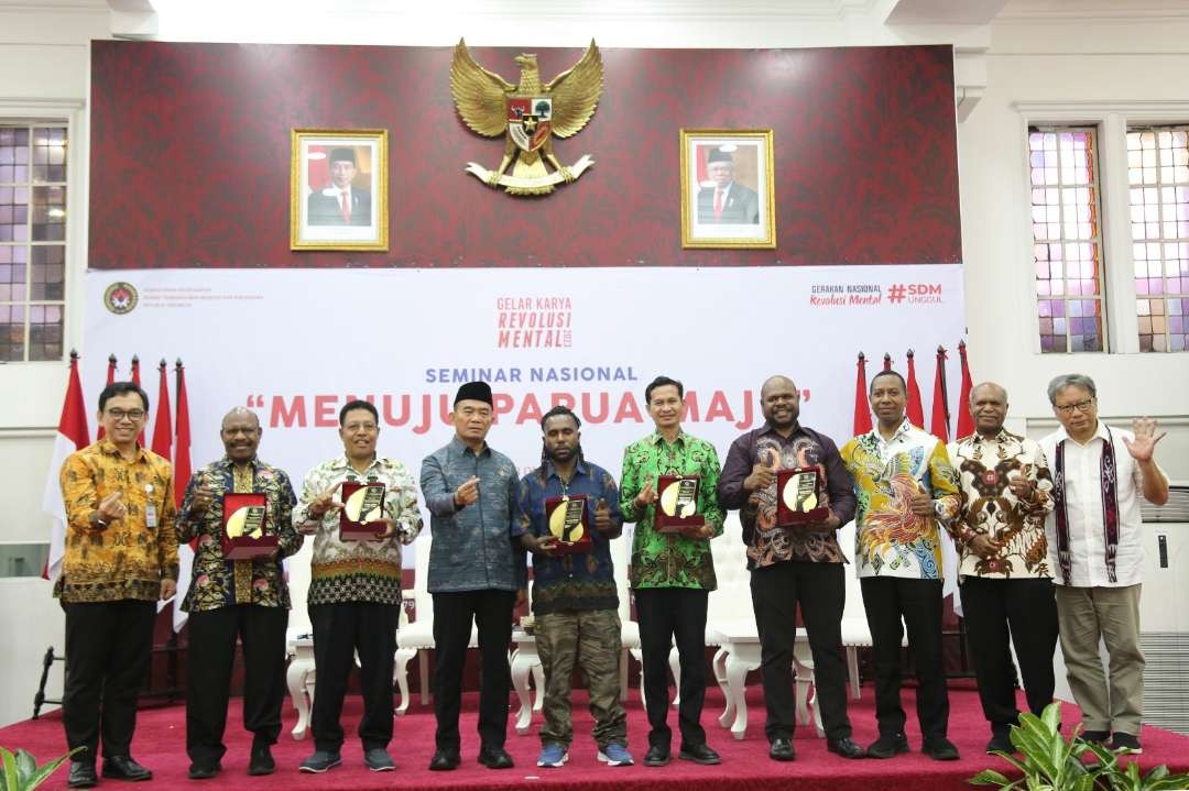 Menteri Koordinator Bidang Pembangunan Manusia dan Kebudayaan (Menko PMK) Muhadjir Effendy dalam acara Seminar Nasional dengan tema “Menuju Papua Maju” digelar Kedeputian Bidang Koordinasi Revolusi Mental, Pemajuan Kebudayaan, dan Prestasi Olahraga Kemenko PMK dan Kedeputian Bidang Pemerataan Pembangunan Wilayah dan Penanggulangan Bencana Kemenko PMK, di Aula Heritage Kemenko PMK, pada Rabu 18 Oktober 2023. (Foto: istimewa)