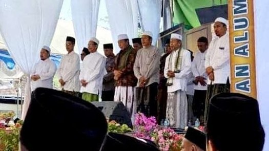 Kiai Ma'ruf Khozin saat menyampaikan pengajian di Pondok Al Falah, Sumber Gayam Kadur, Pamekasan. (Foto: maruf khozin)