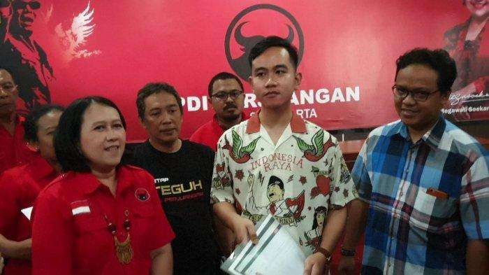 Gibran Rakabuming Raka, anak sulung Presiden Joko Widodo saat resmi menjadi anggota PDIP di kantor DPC PDIP Solo, Senin 23 September 2019 silam. (Foto: ist/ngopibareng.id)