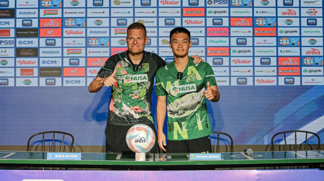 Pelatih Persebaya, Josep Gombau bersama Pemain Sho Yamamoto. (Foto: Persebaya)