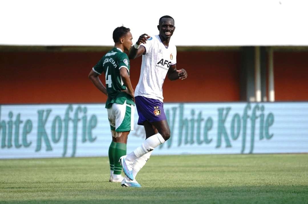 Tambahan dua gol dalam laga melawan PSS Sleman tadi sore menempatkan nama Flavio Silva dalam jajaran top skor Liga 1 2023/2024 (Foto: Istimewa)