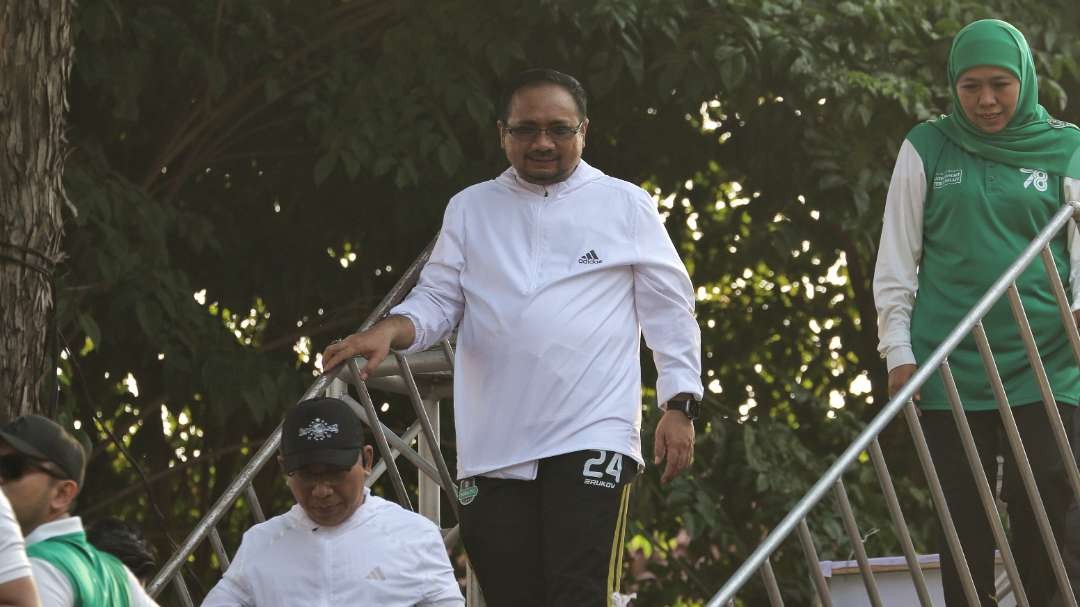 Menag RI, Yahya Cholil Staquf usai membuka Jalan Santai Santri di Surabaya, Sabtu 21 Oktober 2023. (Foto: Fariz Yarbo/Ngopibareng.id)