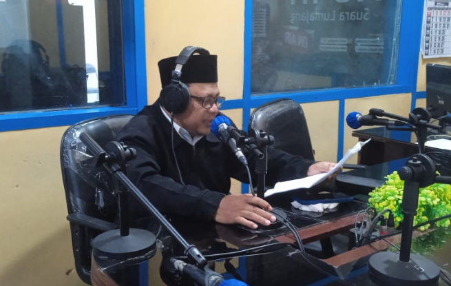 Kepala Bagian Kesejahteraan Rakyat (Kesra) Setda Lumajang, Akhmad Faishol menjelaskan sejumlah agenda dalam menyemarakkan HSN 2023. (Foto: Kominfo Lumajang)