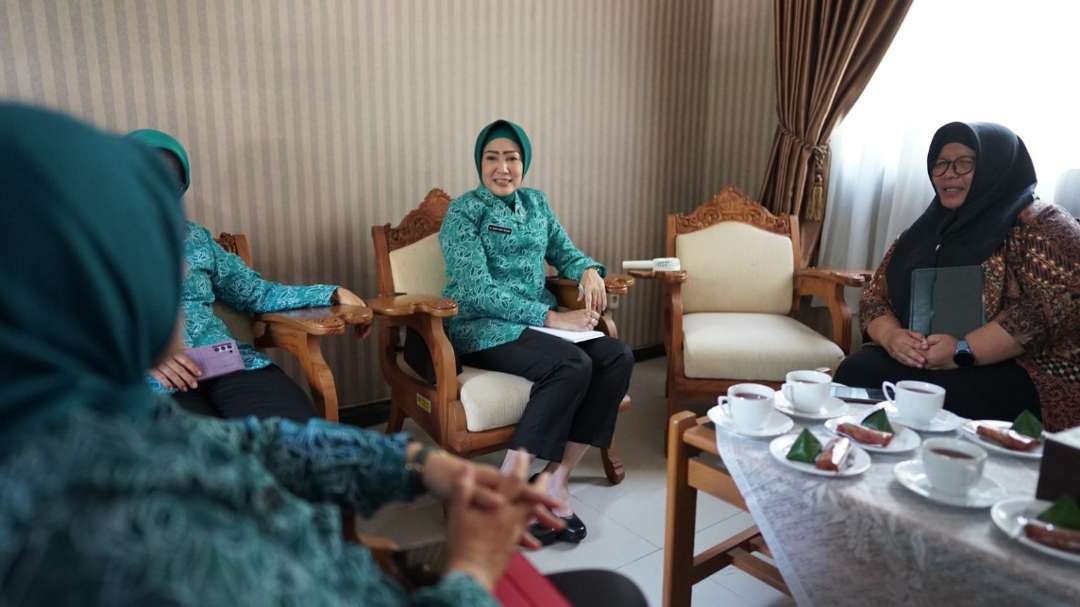 Penjabat (Pj) Ketua TP-PKK Jateng Shinta Nana Sudjana beserta jajaran pengurus perkuat sinergi dengan BKKBN Jawa Tengah tekan stunting. (Foto: Humas Pemprov Jateng)