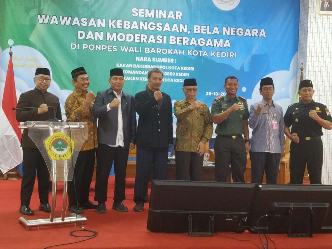 Tumbuhkan rasa cinta tanah air, ratusan santri Wali Barokah ikuti seminar wawasan kebangsaan, bela negara dan moderasi beragama. (Foto: Fendi Lesmana/Ngopibareng.id)