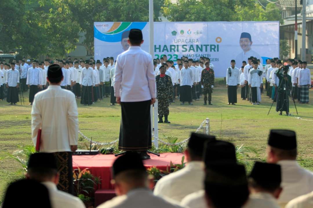 Wakil Walikota Pasuruan H. Adi Wibowo, S.Tp, M.Si (Mas Adi) bertindak sebagai inspektur upacaranya Hari Santri, Minggu 22 Oktober 2023. (Foto: Pemkot Pasuruan)