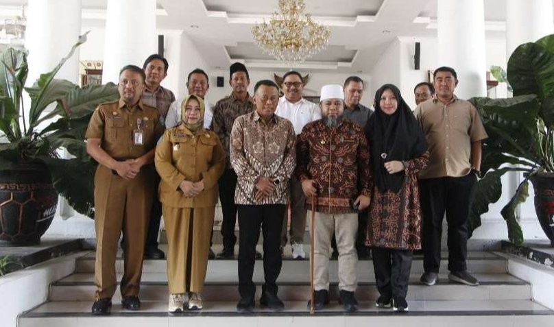 Bupati Ponorogo Sugiri Sancoko (ketiga dari kiri) bersama Walikota Bengkulu Helmi Hasan (dua dari kanan).