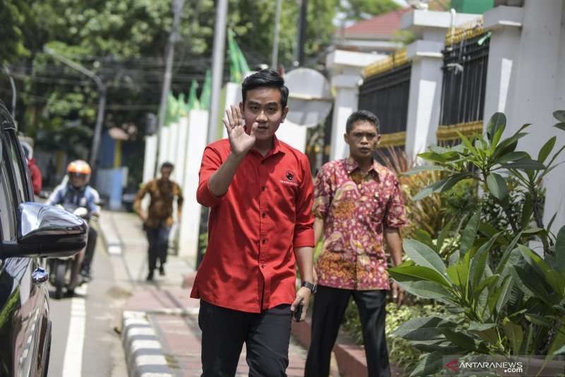 Ketua DPP PDIP Bidang Kehormatan Komarudin Watubun menyatakan status keanggotaan Gibran Rakabuming Raka, di partainya sudah berakhir. (Foto; Ant)