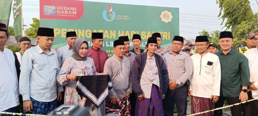 Sebanyak 100 stand pelaku UMKM santri pondok pesantren ikut meramaikan pameran Peringatan Hari Santri di Lapangan Ngeronggo Sport Art Center, Sabtu 28 Oktober 2023. (Foto: Fendi Lesmana/Ngopibareng.id)