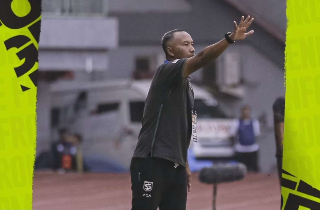 Uston Nawawi balik jadi pelatih Persebaya Surabaya, usai Bajul Ijo babak belur di kandang Macan Putih saat dijamu Persik Kediri di Stadion Brawijaya, Jumat 27 Oktober 2023. (Foto: Insta story @officialpersebaya/persebaya.id)