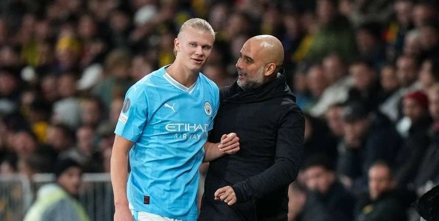 Bintang Man City Erling Haaland bersama Manajer Pep Guardiola